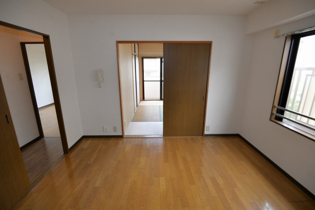 居室・リビング　写真は同マンションの別のお部屋のものです