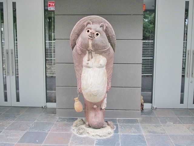 エントランス　★敷地内・共用部に狸がいっぱい★
