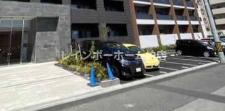 駐車場　駐車場があるので、車を買う予定の方も安心です