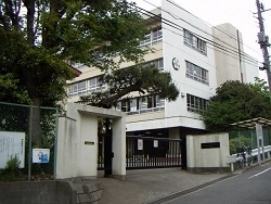 小学校　川崎市立西有馬小学校（小学校）まで609m