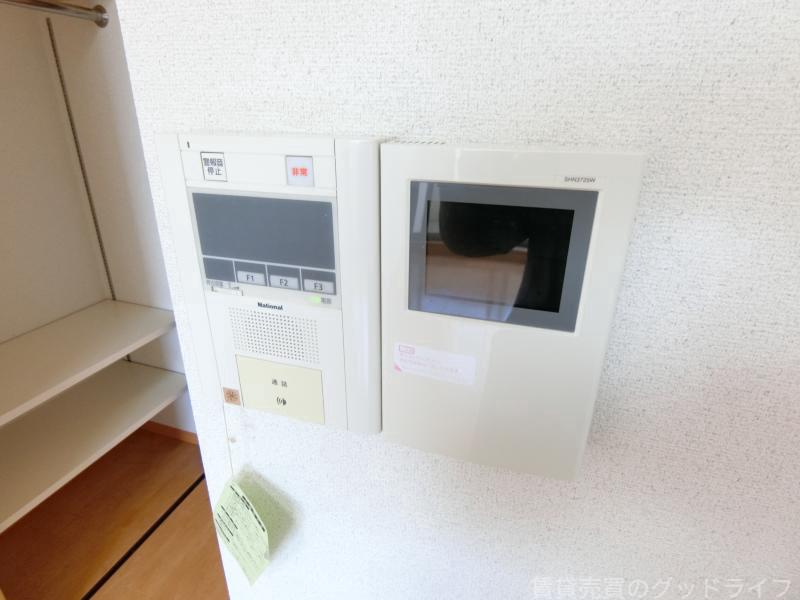 セキュリティ　モニター付きインターホンで訪問者を確認できます