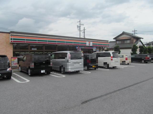 コンビニ　セブンイレブン（コンビニ）まで555m