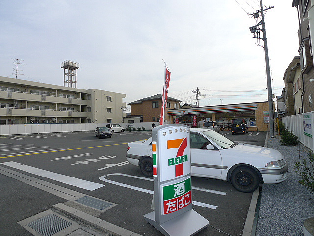 コンビニ　セブンイレブン 草加新田店（コンビニ）まで546m