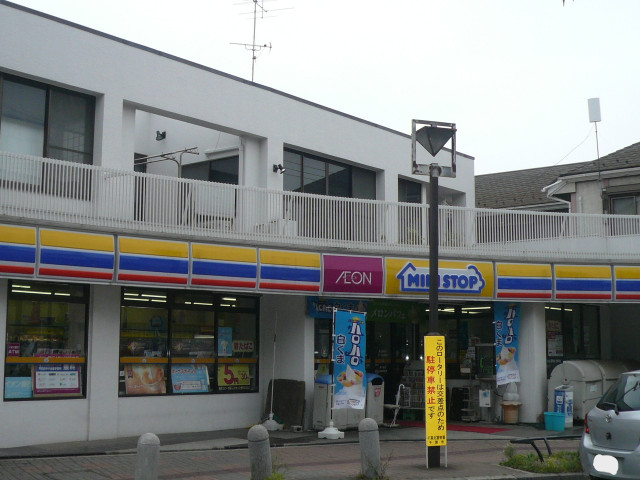 コンビニ　ミニストップみどり台駅前店（コンビニ）まで500m