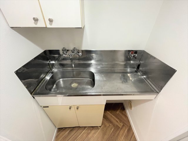 キッチン　同物件・別部屋画像【左右反転】冷蔵庫がある場合は残置物扱いと