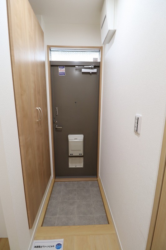 玄関　同物件、別号室の写真です。