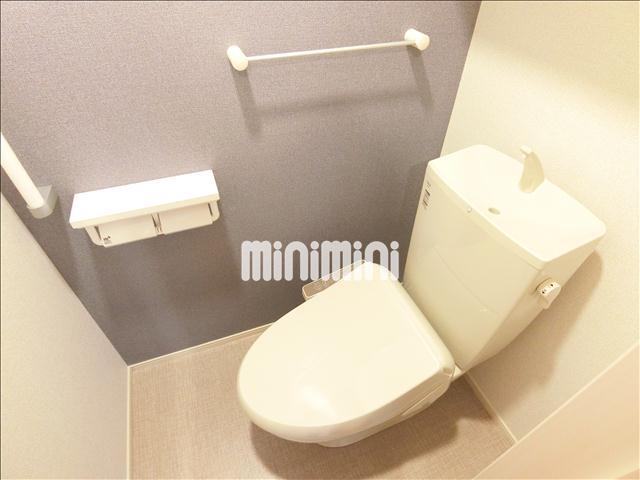 トイレ　温水洗浄便座付きのトイレです。
