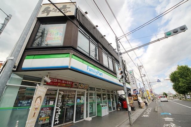 コンビニ　ファミリーマートあすまや与野本町駅前店（コンビニ）まで454m