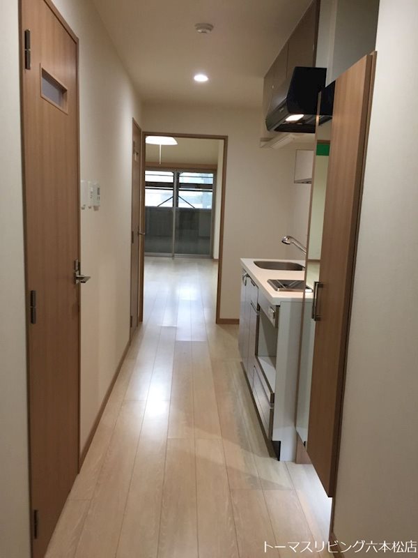 玄関　※別号室の参考写真になります。