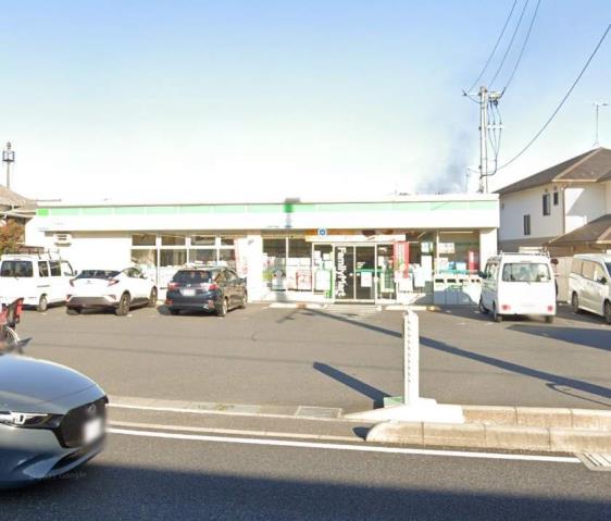 コンビニ　ファミリーマート（コンビニ）まで710m