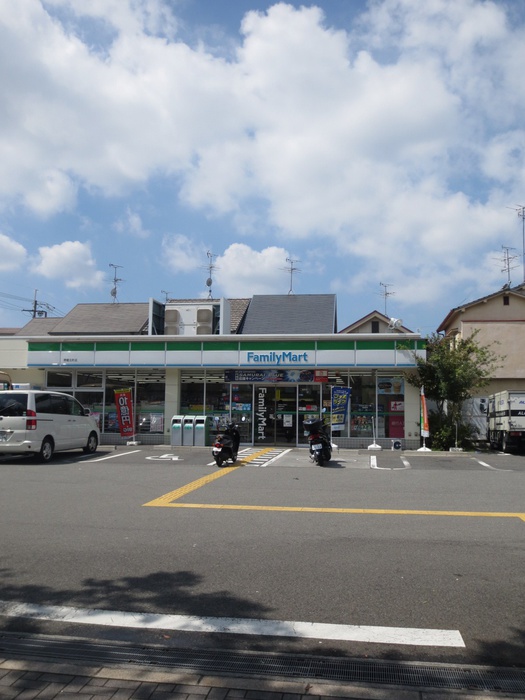 コンビニ　ファミリーマート（コンビニ）まで350m