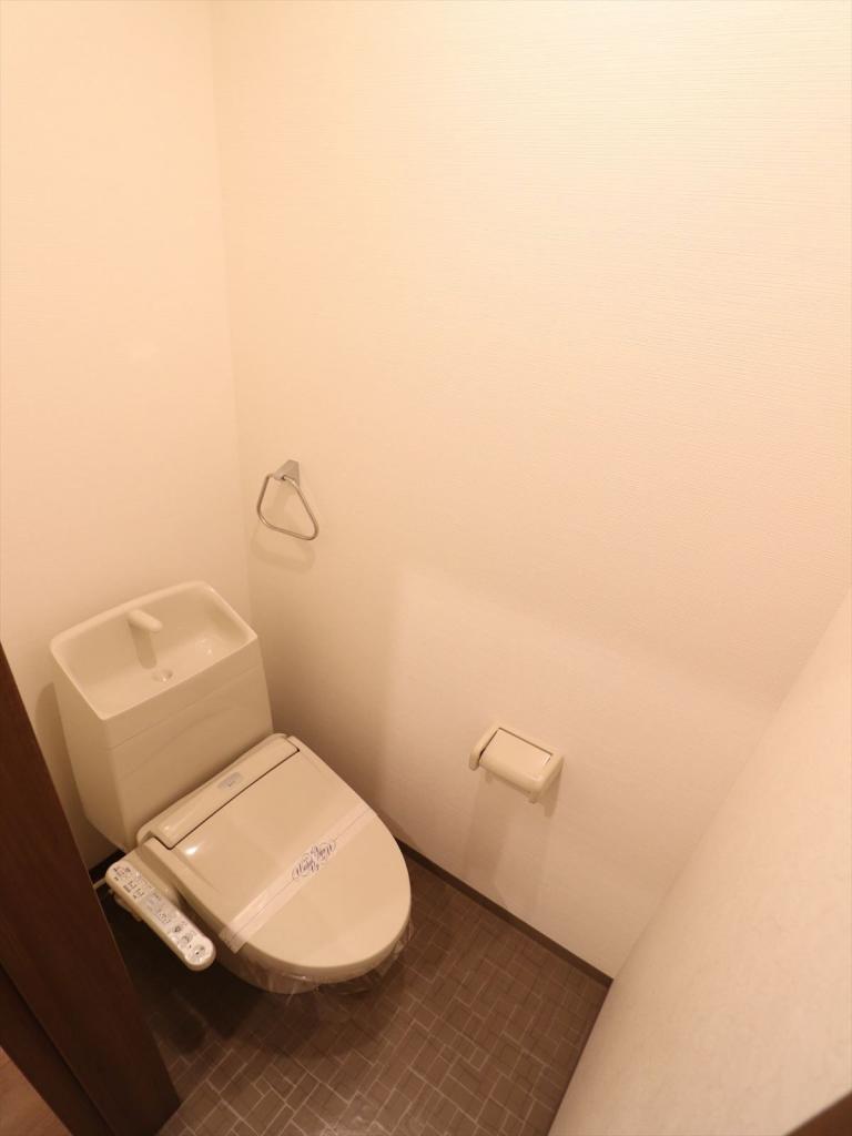 トイレ　温水洗浄便座