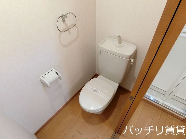 トイレ　画像は別号室イメージの為、現況を優先いたします。