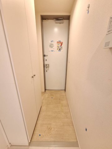 玄関　清掃中