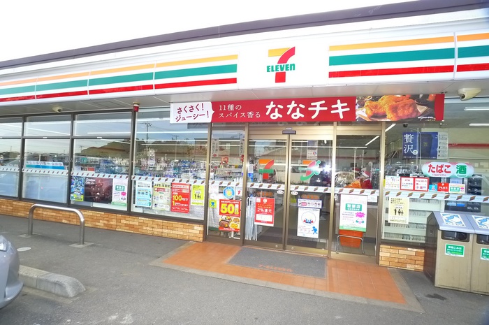 コンビニ　セブンイレブン（コンビニ）まで650m