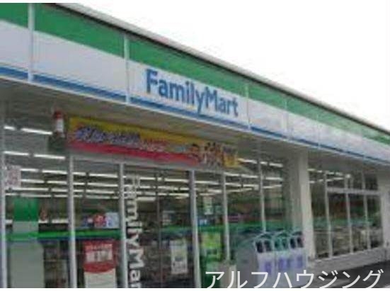 コンビニ　ファミリーマート美濃加茂前平店（コンビニ）まで1052m
