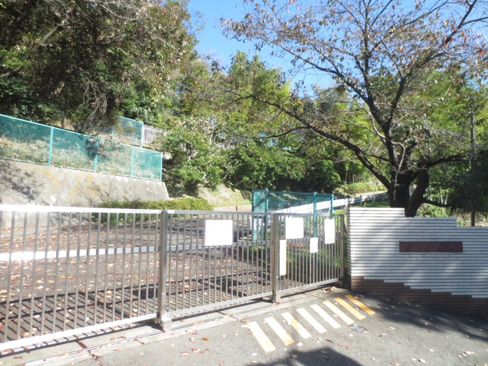 小学校　横浜市立谷本小学校（小学校）まで652m