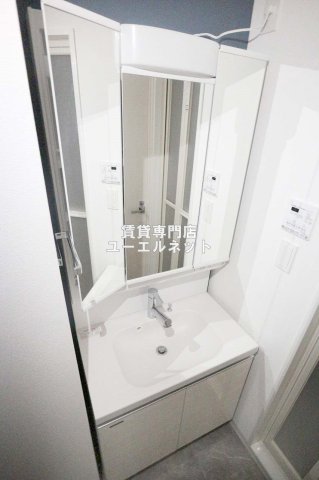 洗面設備　清潔感ある独立洗面台で毎日気持ちよく♪