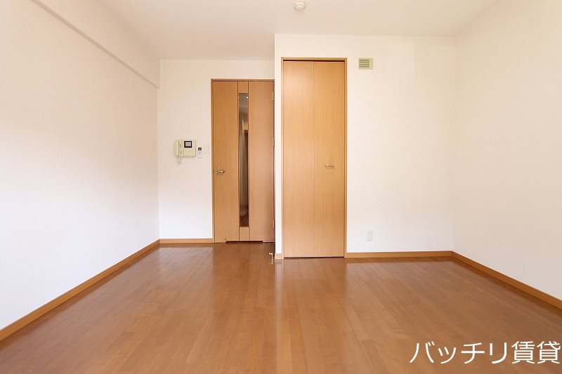 その他　別号室写真の為現況を優先致します。