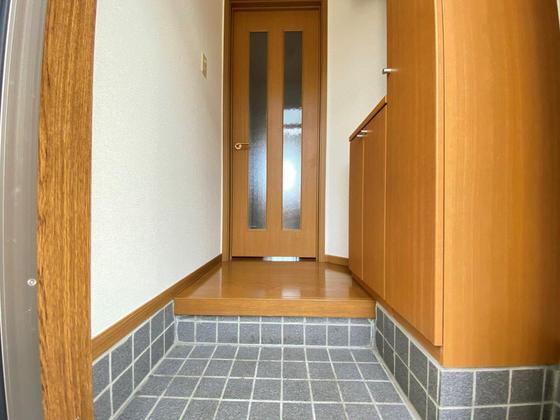 玄関　※別部屋の写真です