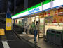 コンビニ　ファミリーマート 牛込柳町駅前店（コンビニ）まで526m