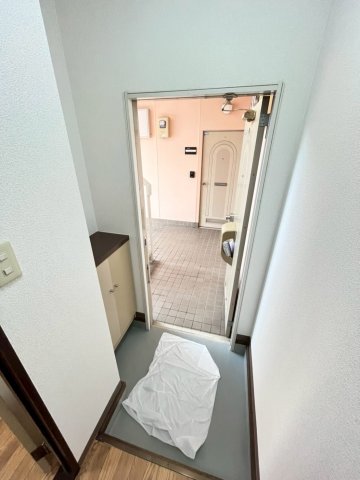 玄関　同物件、別号室の写真です。