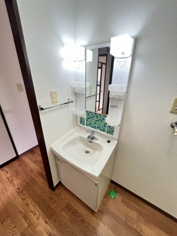 洗面設備　同物件、別号室の写真です。