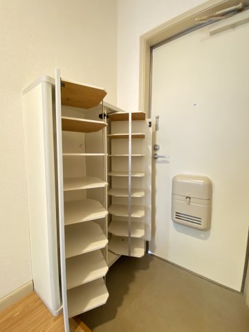 玄関　※画像は同物件別室となります。