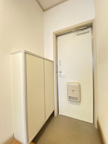 玄関　※画像は同物件別室となります。