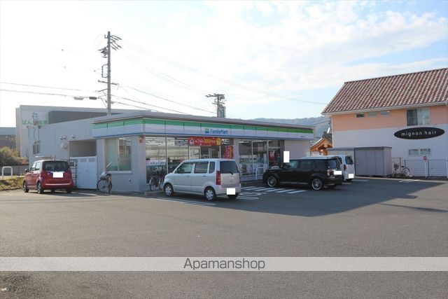 コンビニ　ファミリーマート（コンビニ）まで59m