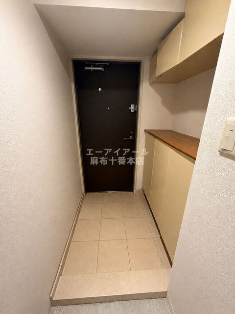 玄関　内装中
