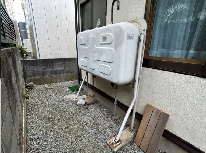 バルコニー　灯油タンク