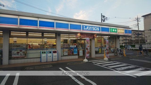 コンビニ　ローソン上尾瓦葺店（コンビニ）まで704m