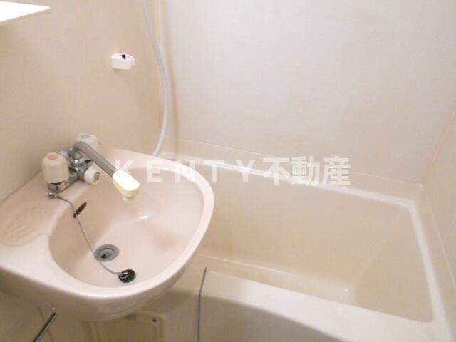 バス・シャワールーム　落ち着いた空間のお風呂です