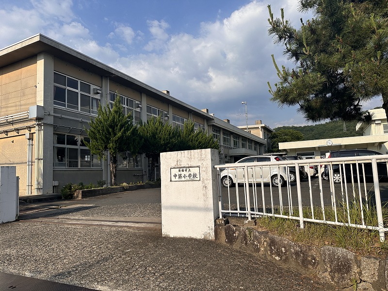 小学校　舞鶴市立中筋小学校（小学校）まで809m