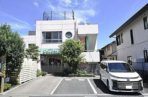 幼稚園・保育園　どんぐりこども園（幼稚園・保育園）まで221m