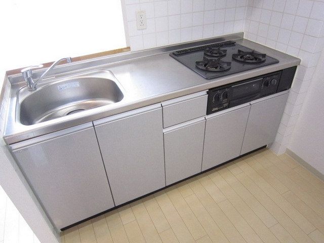 キッチン　３口ガスキッチングリル付き