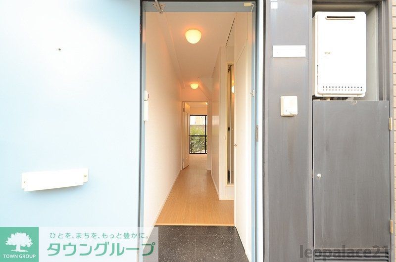 玄関　同タイプの写真です。仕様が異なる場合があります。