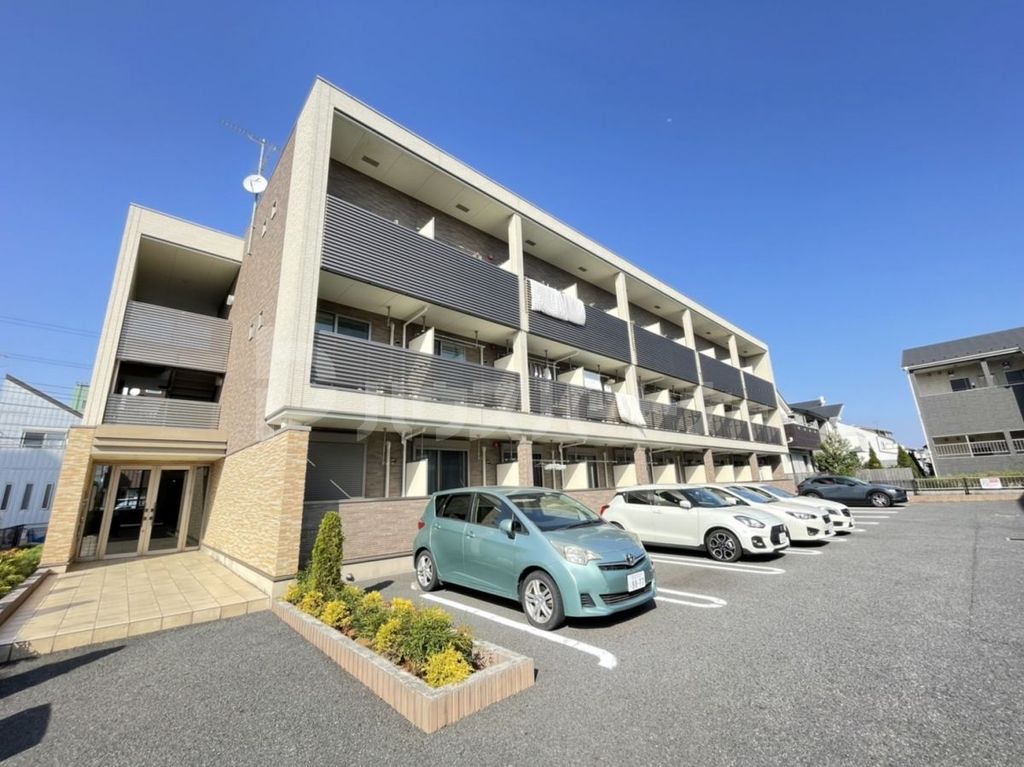 建物外観　駐車場