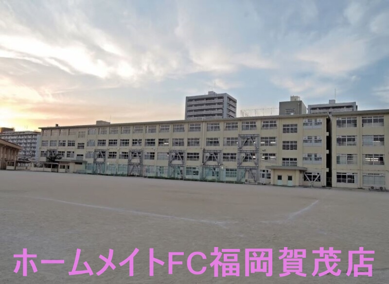 小学校　福岡市立四箇田小学校（小学校）まで302m