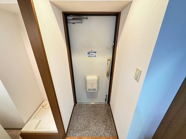 玄関　※他部屋の写真です。現況優先。