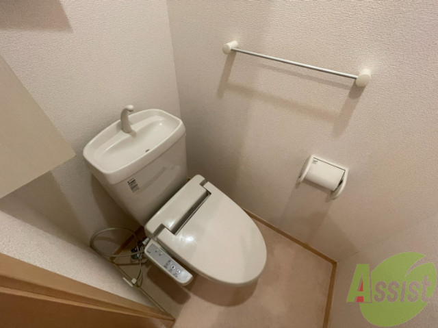 トイレ　ウォシュレットトイレがついているので便利ですね