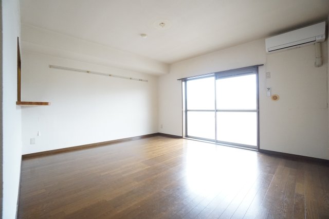 居室・リビング　※同物件、同タイプ、間取り反転のお部屋です
