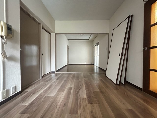 リアライズ新甲陽IIの居間写真