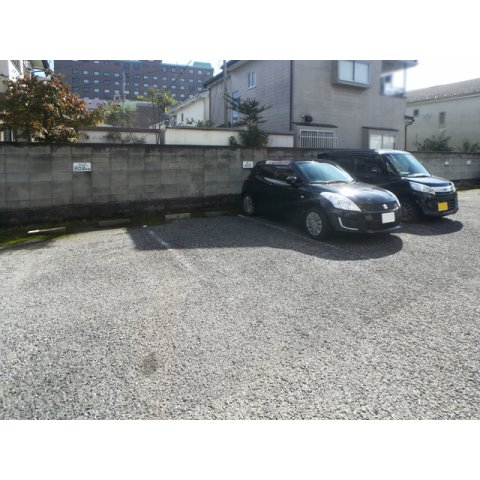 駐車場　駐車場があるので、車を買う予定の方も安心です