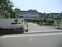 中学校　武蔵村山市立第五中学校（中学校）まで977m