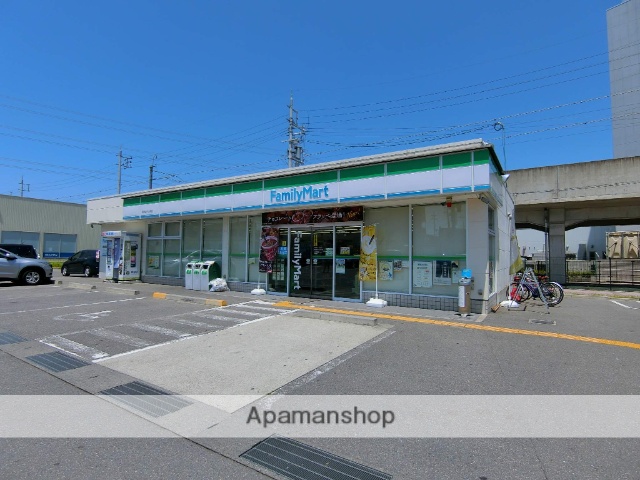 コンビニ　ファミリーマート（コンビニ）まで373m