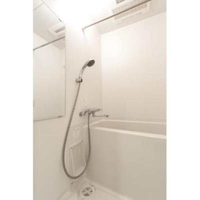 バス・シャワールーム　別部屋の写真です