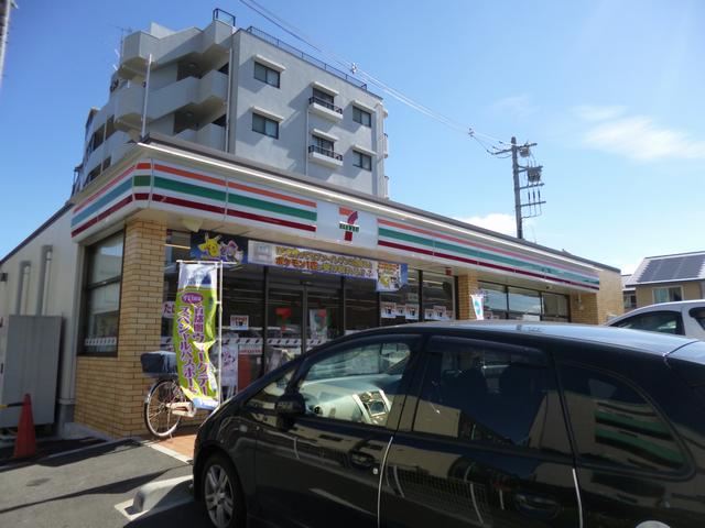 コンビニ　セブンイレブン（コンビニ）まで310m