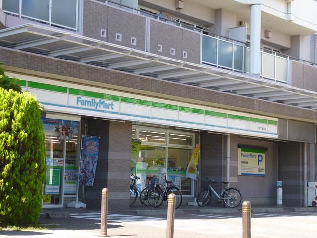 コンビニ　ファミリーマート（コンビニ）まで650m